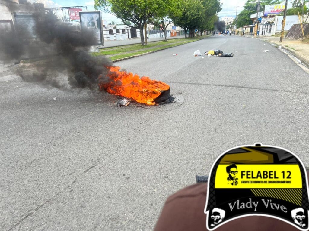 Felabel se tira a las calles y estudiantes calientan los brazos 1000528886