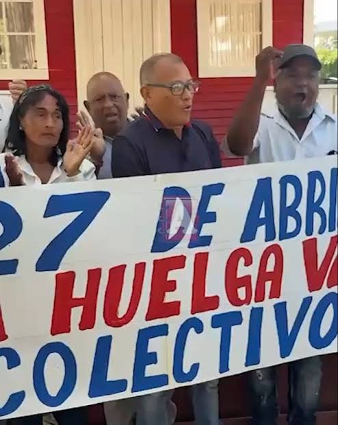 Menos de 50 tipos quieren imponer a 180 mil personas a dos fines de semana largos juntos en SFM paralizando la economía dique con una huelga 1000619277